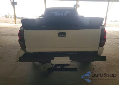 2004 Chevrolet Silverado K2500 Heavy Duty z USA, uszkodzony, nr VIN 1GCHK23254F176146